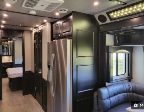 2023 Quad Slide NRC Cascadia Bath and 1/2, 600HP, Automaitc, 43K Miles, Loaded, Pristine, Avaialble Today - Image 12